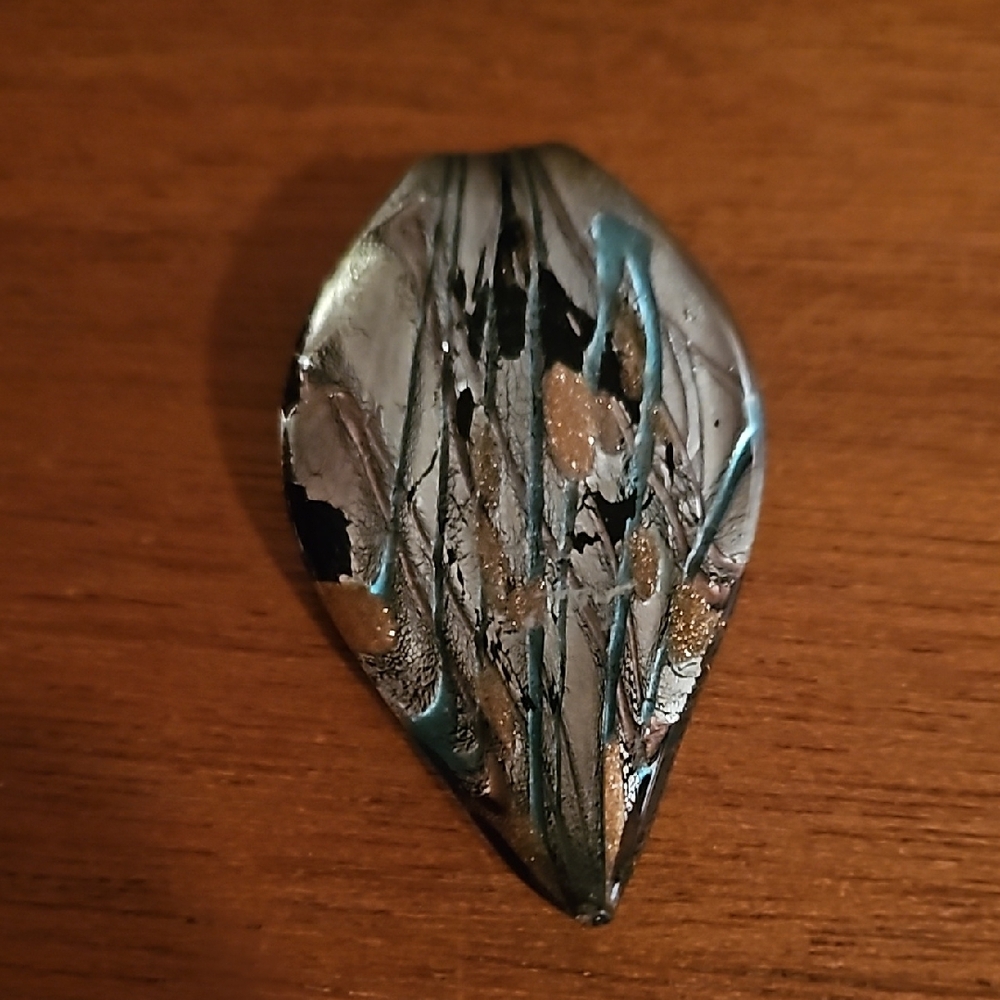 ❄️3 for $20❄️Artisan Leaf-Shaped Pendant